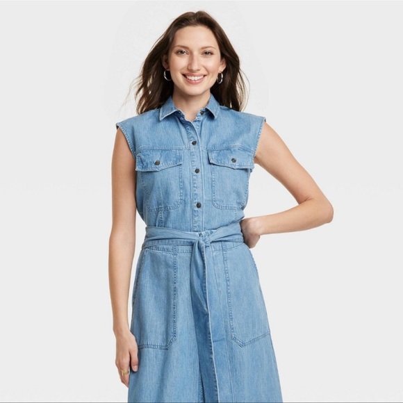 Universal Thread Tops - Women's Sleeveless Denim Collared Button-Down Shirt - Universal Thread Indigo